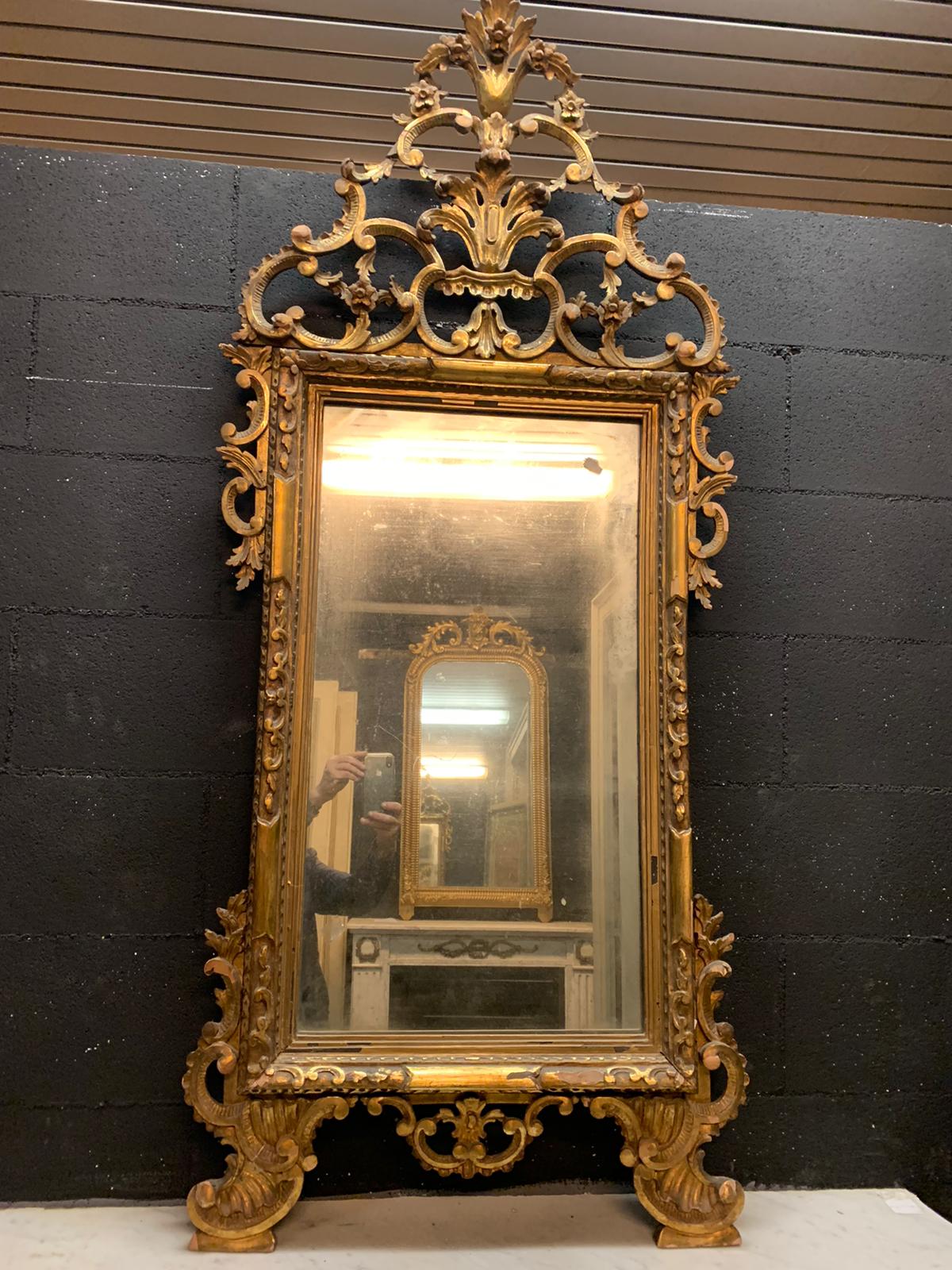 specc285 - miroir doré avec moulure sculptée, 20e siècle, cm l 67 x h 154