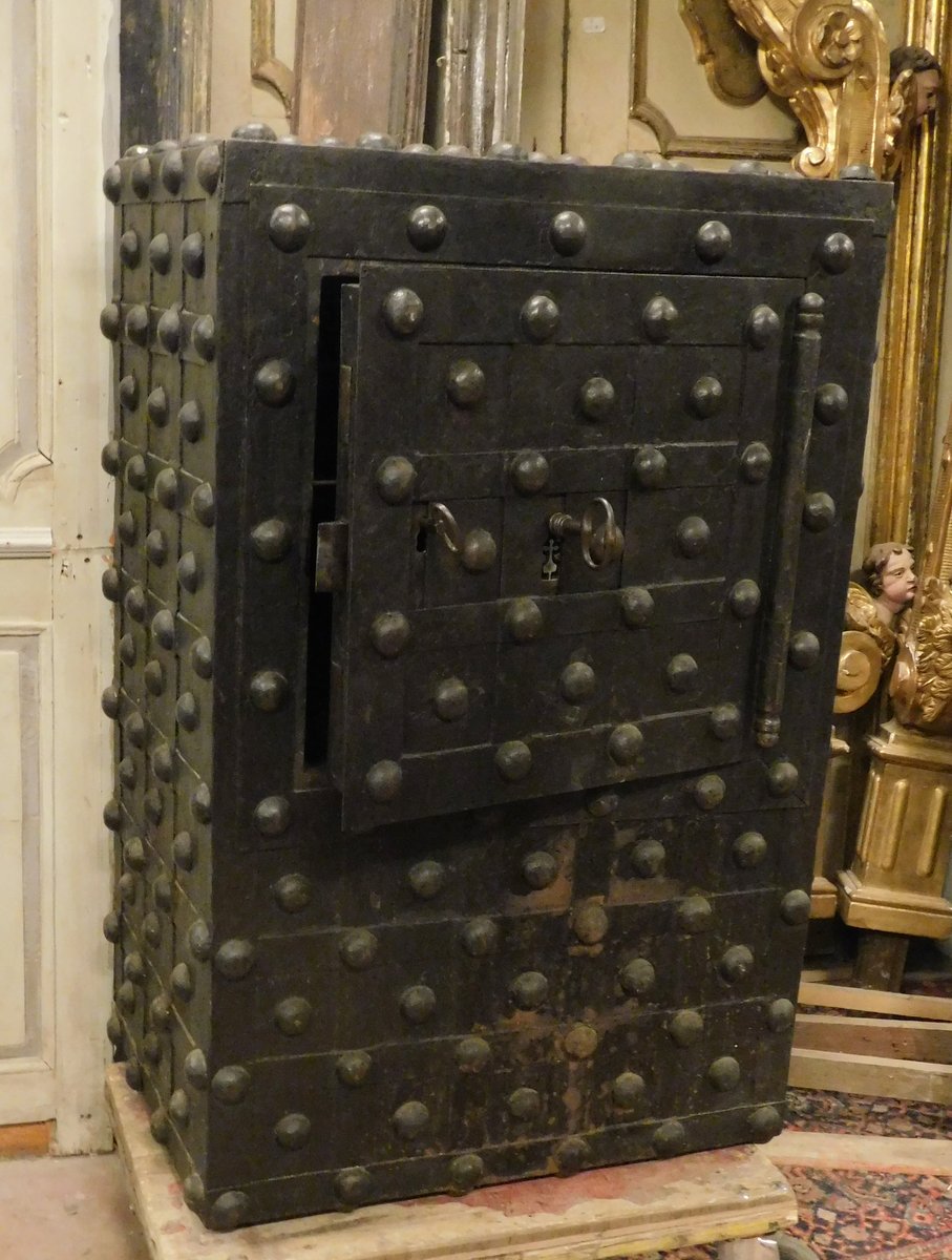A dars529 - wooden and iron studded safe, 18th century, size cm W 75 x H 112