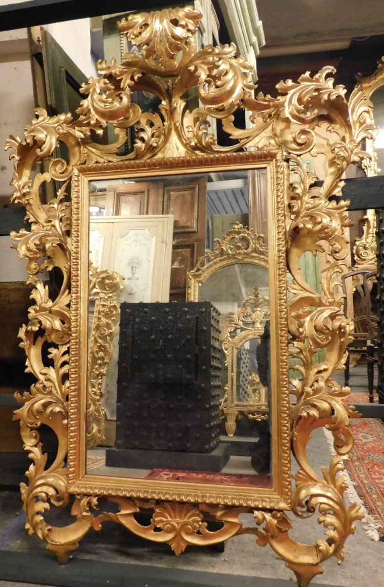 A specc450 - Miroir doré et sculpté, XIXe siècle, cm l 132 x H 180