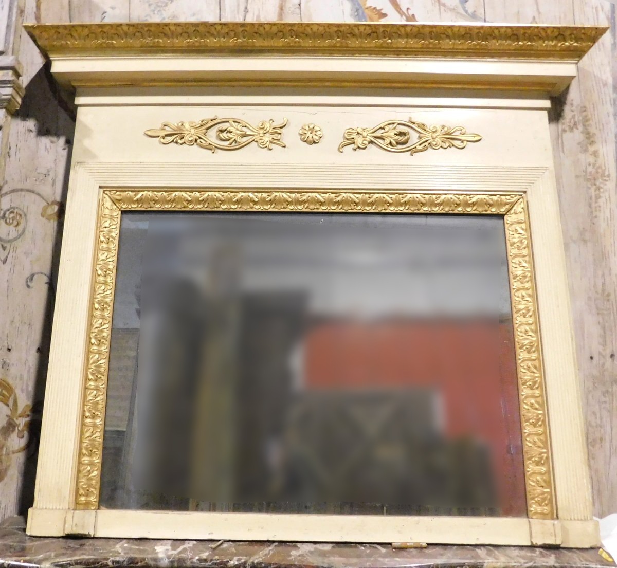 specc260 - specchiera laccata e dorata, epoca '800, misura cm l 160  x h 136