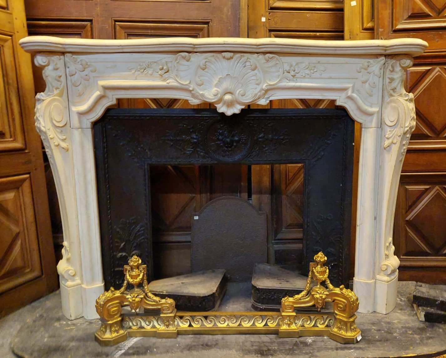 A chm597 fireplace in white statuary marble, cm 165 x 40 x h 119