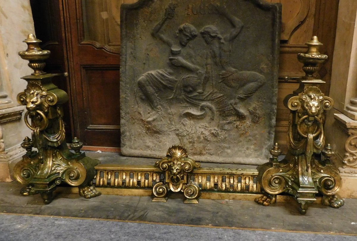 al166 -  paracenere in bronzo con leoni, cm 120 x h 50