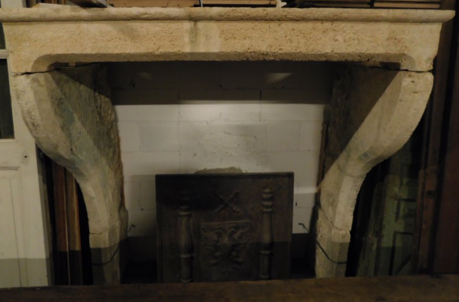 chp310 - cheminée en pierre de Bourgogne, cm l 149 x h 157