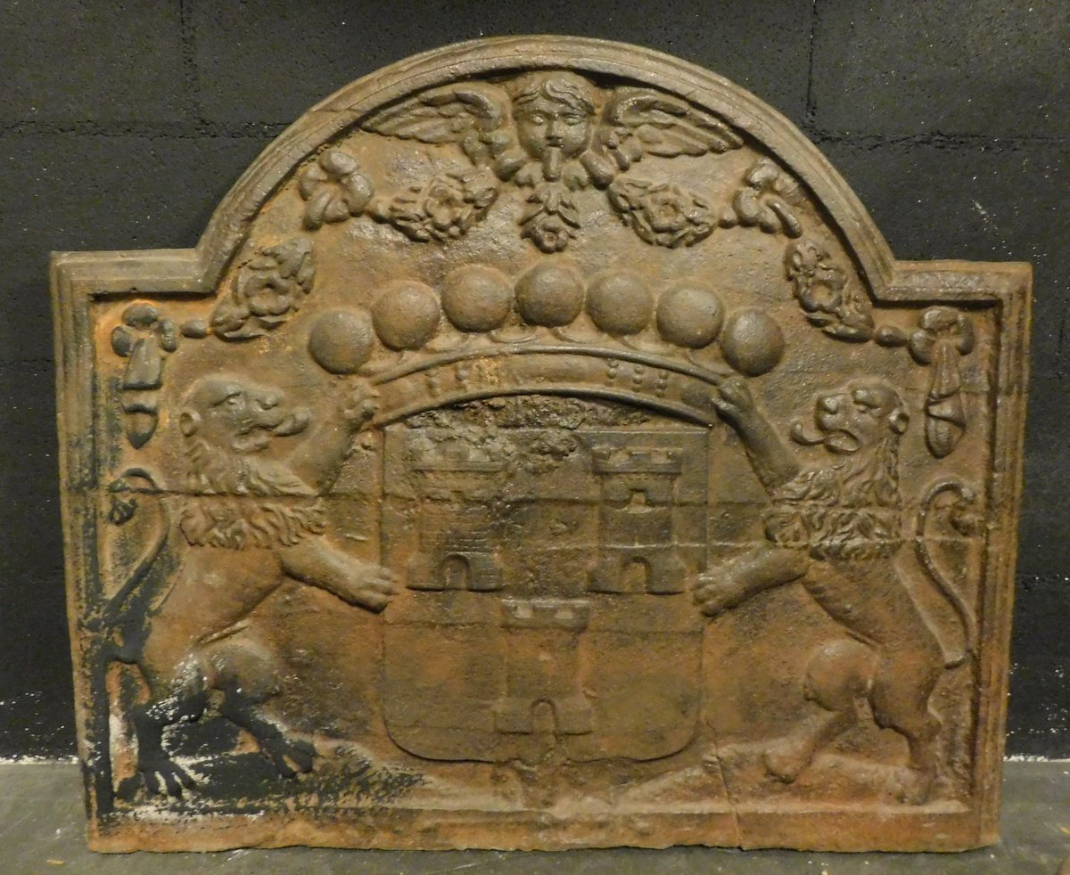 p21 - piastra in ghisa con leoni e stemma, misura cm l 80 x h 68