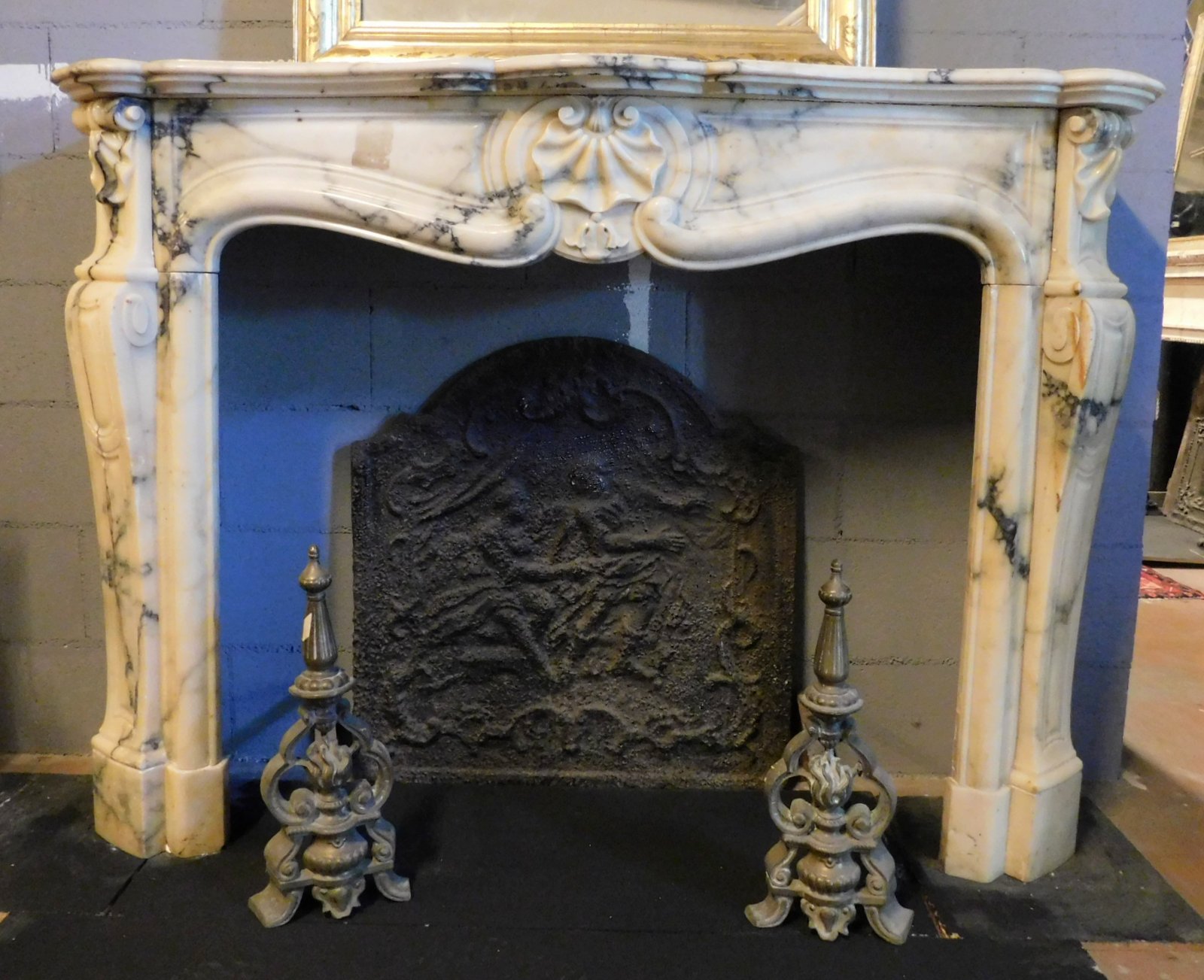 A chm672 - white marble fireplace with veins, 18th century, cm 145 x h 108