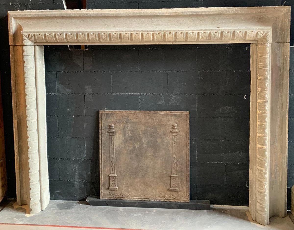chp330 - stone fireplace, period '600, size cm w 235 x h 173 x d. max cm 27