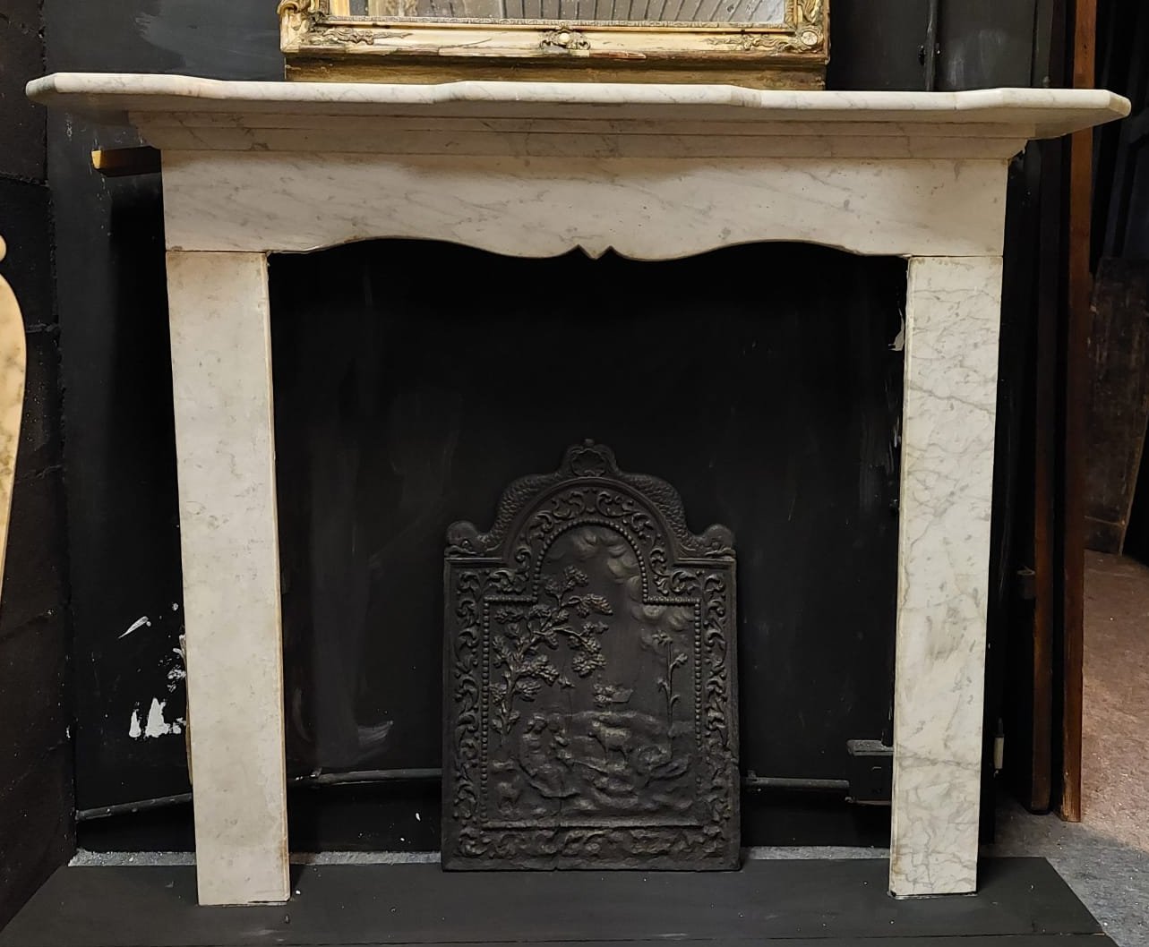 chm683 - fireplace in white  marble, 19th century, cm l 130 x h 108