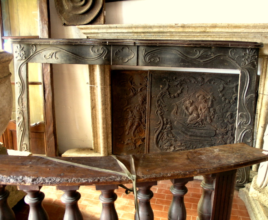 chl068 carved walnut fireplace  mis. 225 x 133 plan 16 cm 