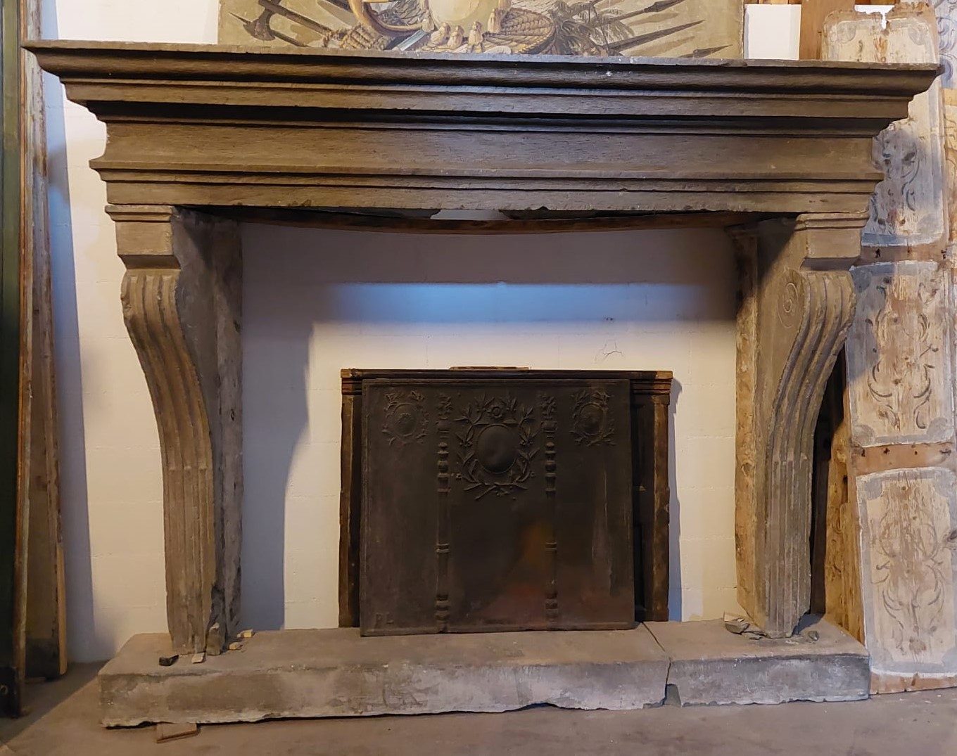 chp339 - monumental stone fireplace, 17th century, max size cm w 250 x h 201
