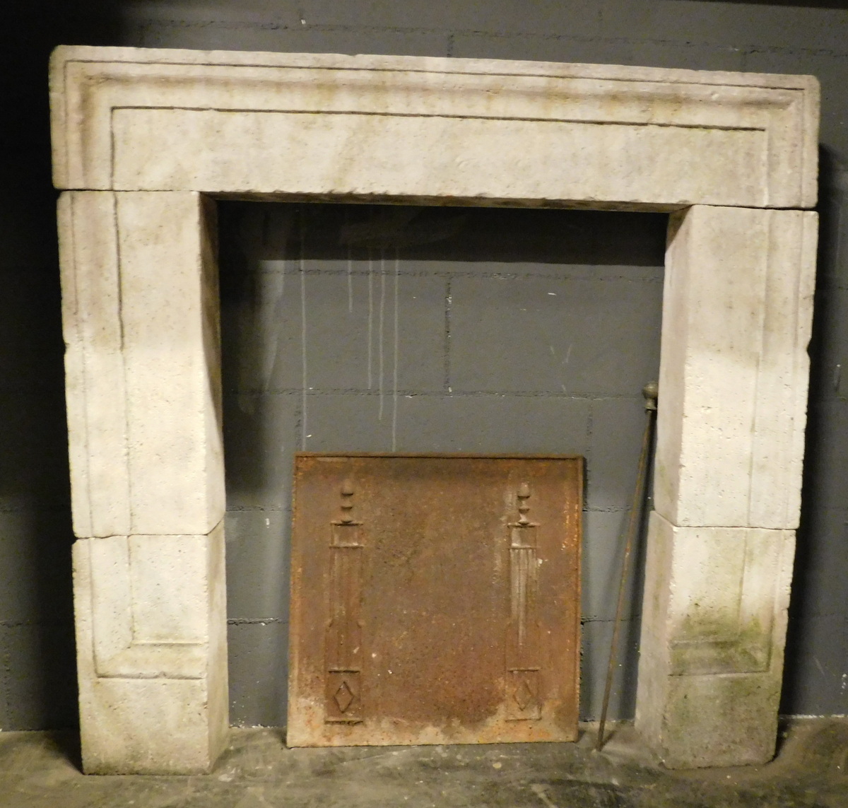 chp344 - pair of Aquitaine stone fireplaces, cm w 115/102 x h 112