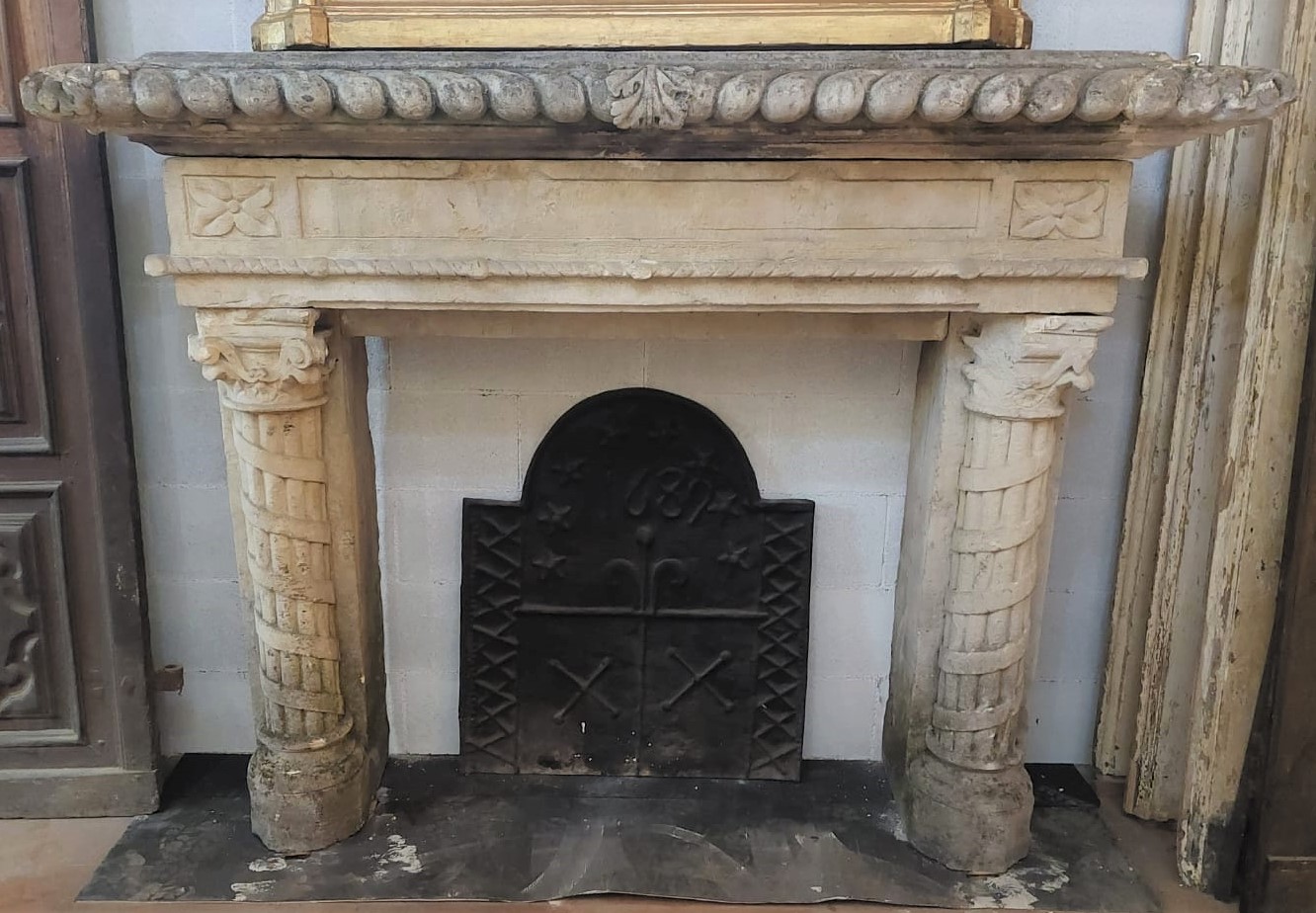 chp357 - stone fireplace, 19th century, measuring cm W 180 x H 139