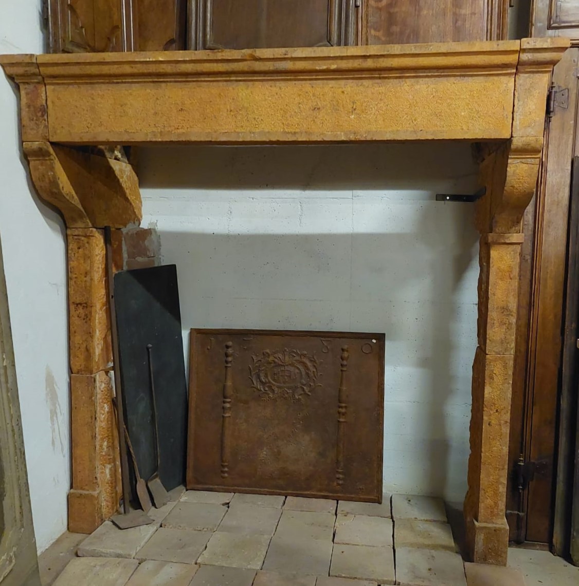 chp359 - burgundy stone fireplace, '700, cm W 190 x H 195 x P 89