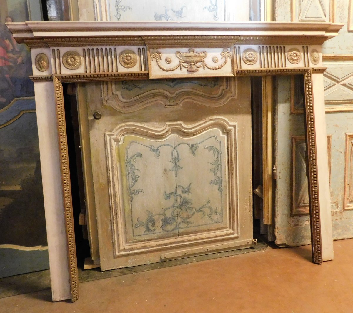 chl158 - fireplace in lacquered wood, late 18th cent., cm W 190 x H 147 x D 16