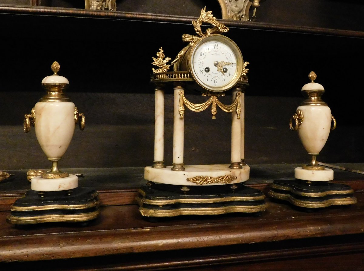 AL296 - Triptyque avec horloge, en marbre et bois laqué, XIXe siècle