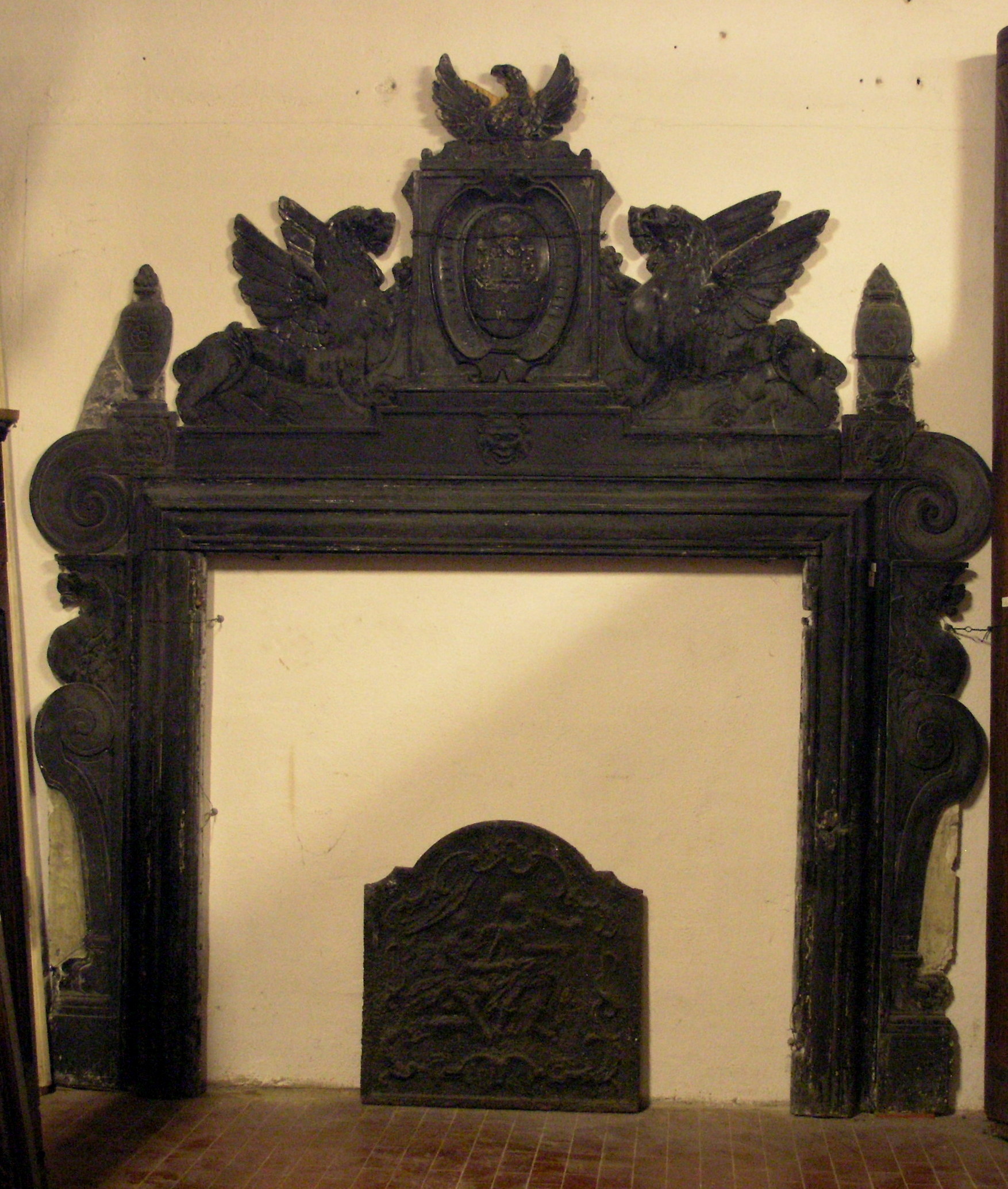 chp009 genoa slate fireplace, age 1500, meas. w cm 250 x h cm 250