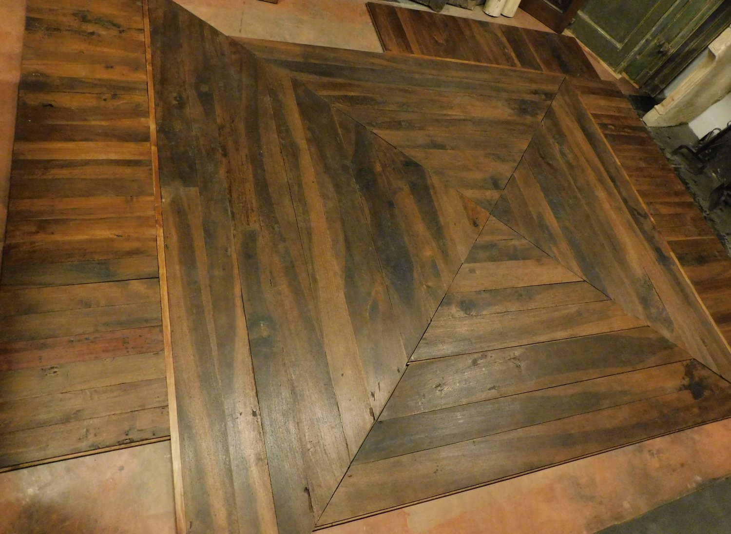 darp150 - floorboard in walnut flooring with border,  mq. 26