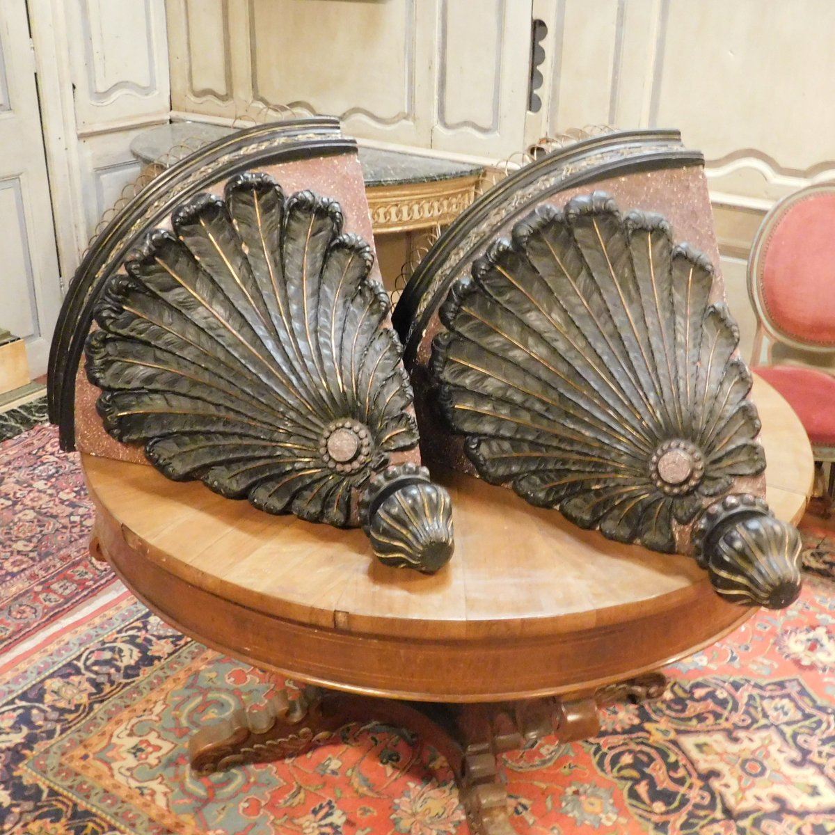 dars394 - pair of corner cupboards, first half of the 19th century