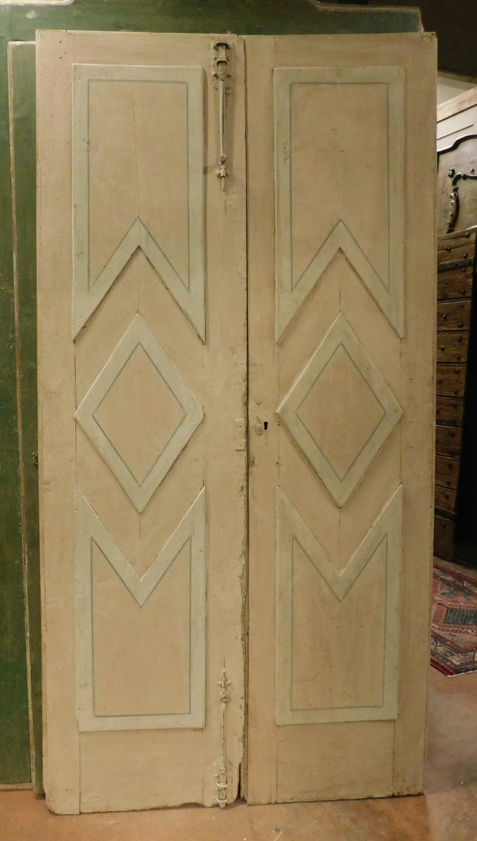 ptl531 - lacquered door with painted panels with angels, cm l 112 x h 220 x d. 3