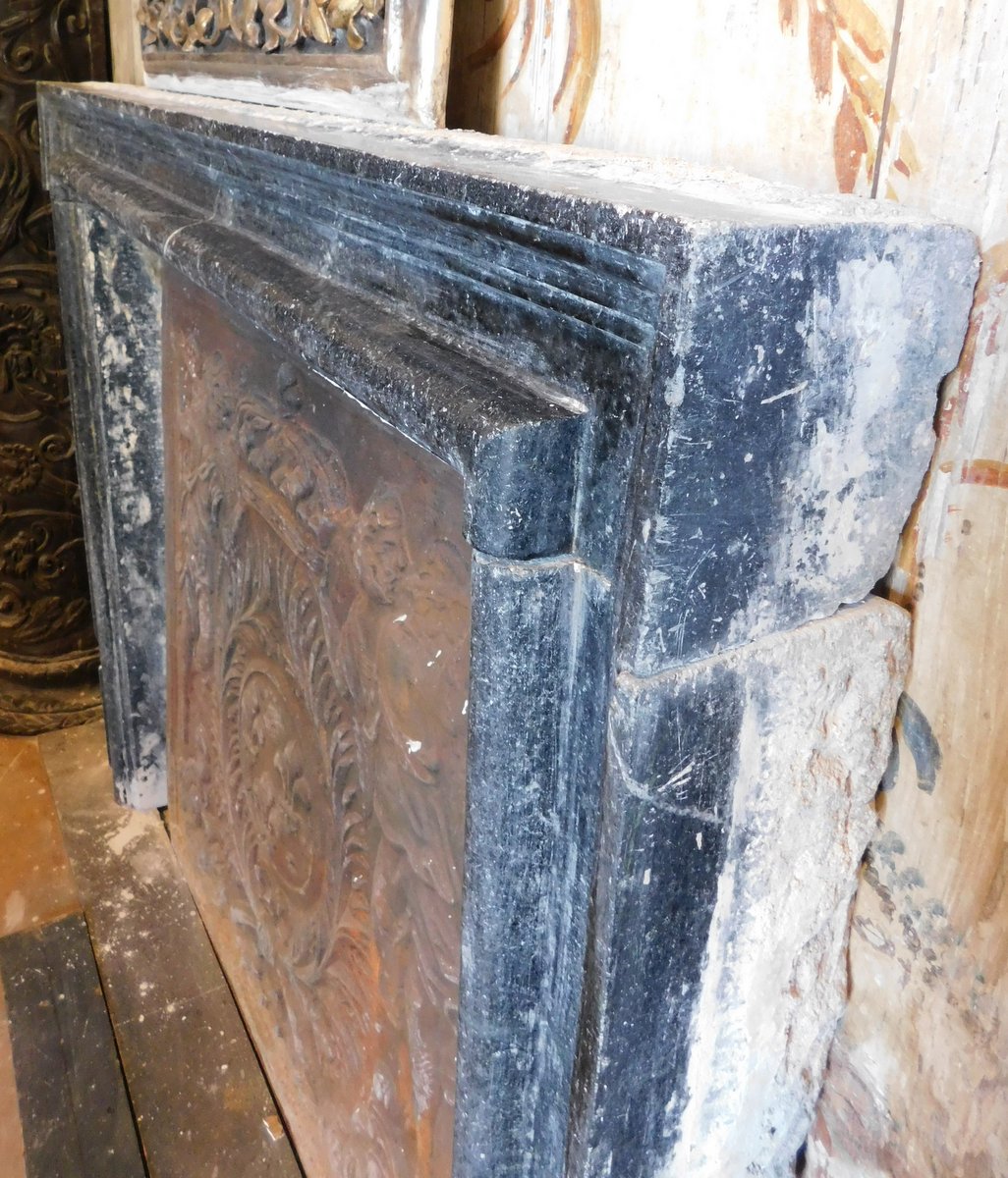 chm792 - fireplace in Serpentine marble, 18th century, meas. cm W 138 x H 118