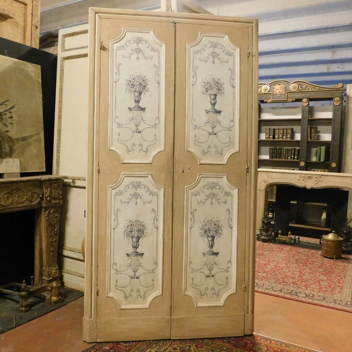 pts70pts707 - n. 7 painted doors, XVIII century, measures cm l 130 x h 240/245