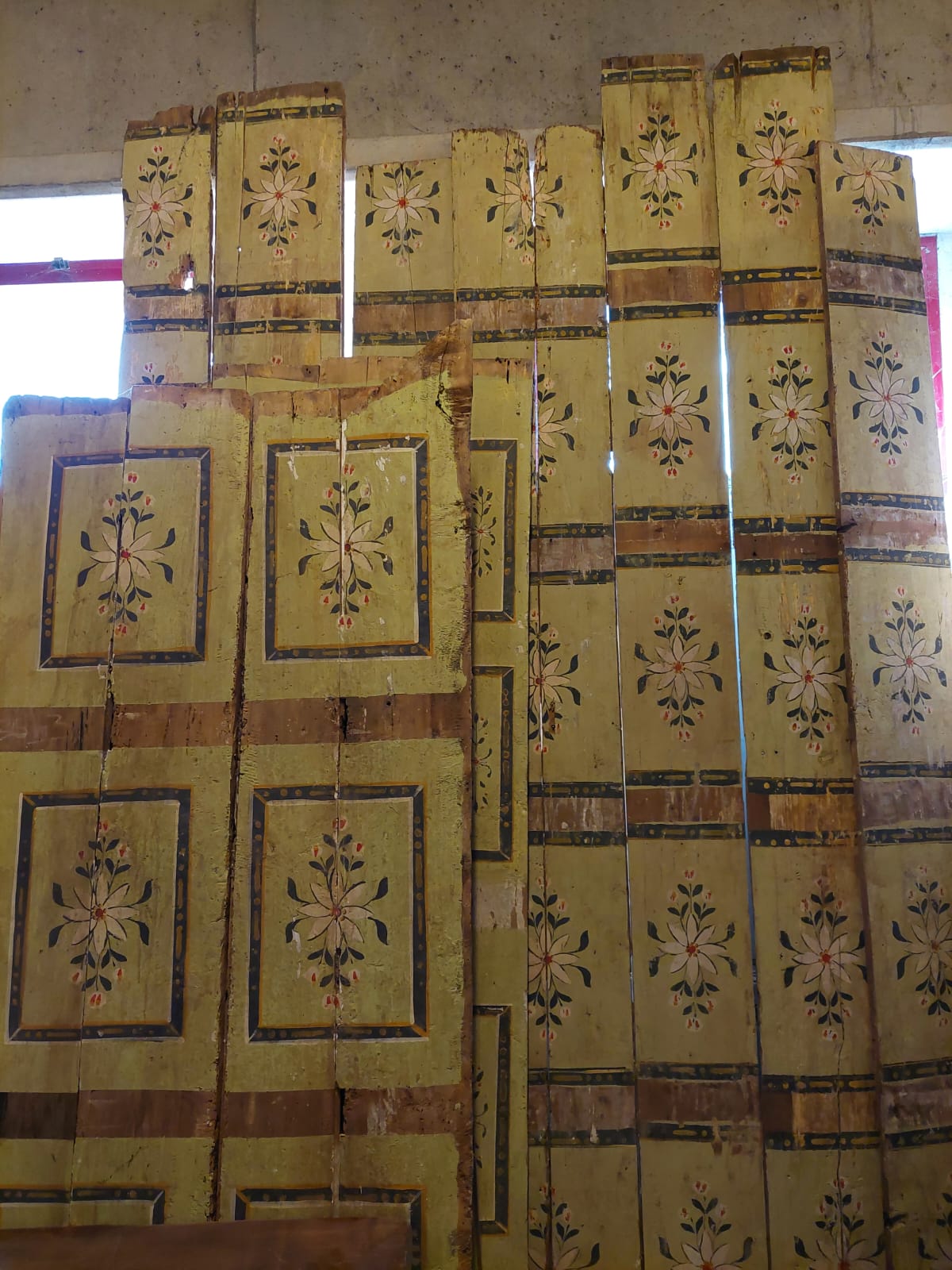 darb024 soffitto Piemontese ad assi dipinto, disponibili 150 mq + travi