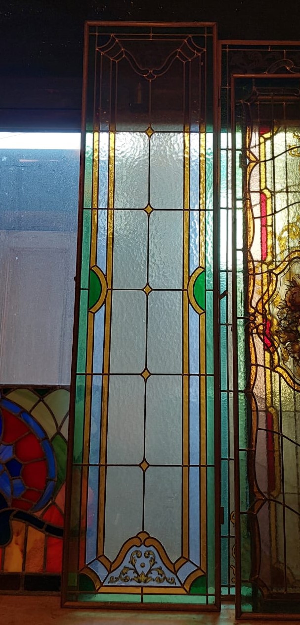 pan343- verre coloré, période '900, mesures cm l 40 x h 160