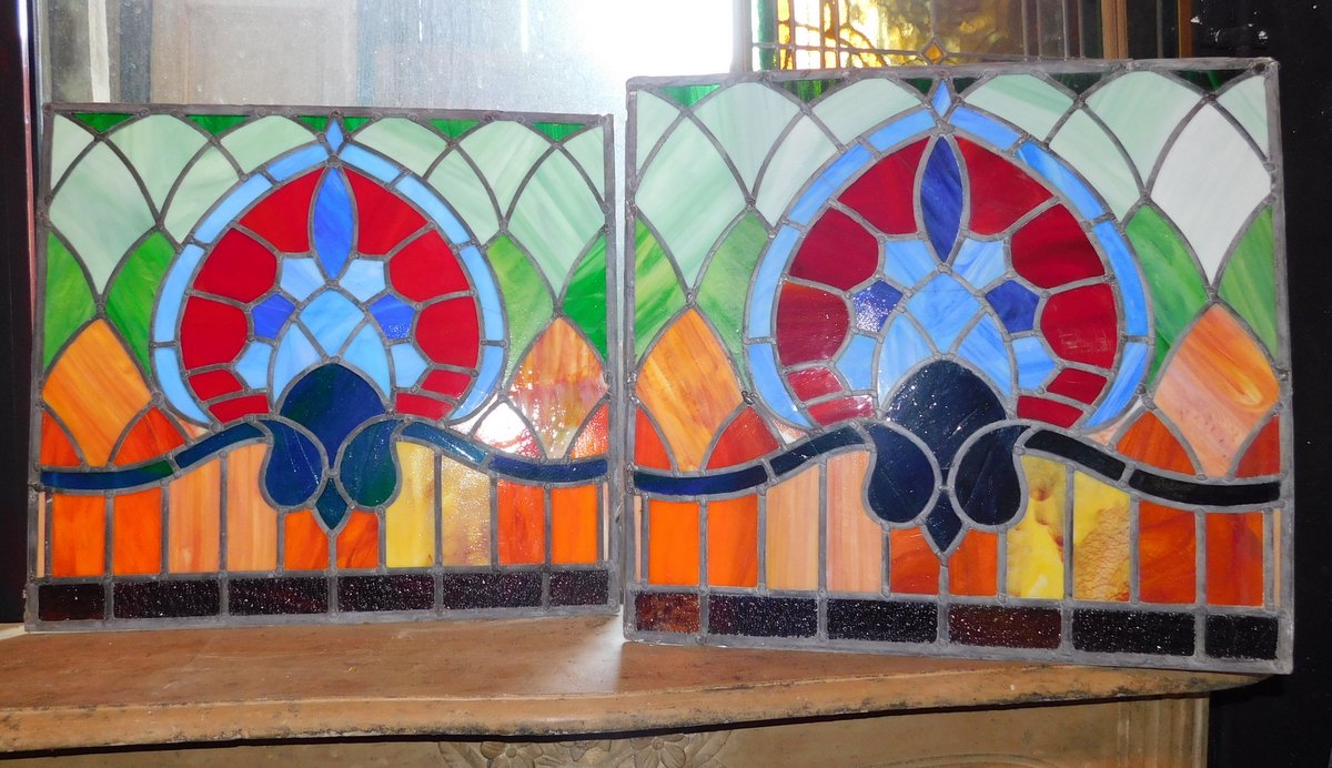 pan348 - coppia di vetrate colorate, epoca '900, misurano cm l 60 x h 54