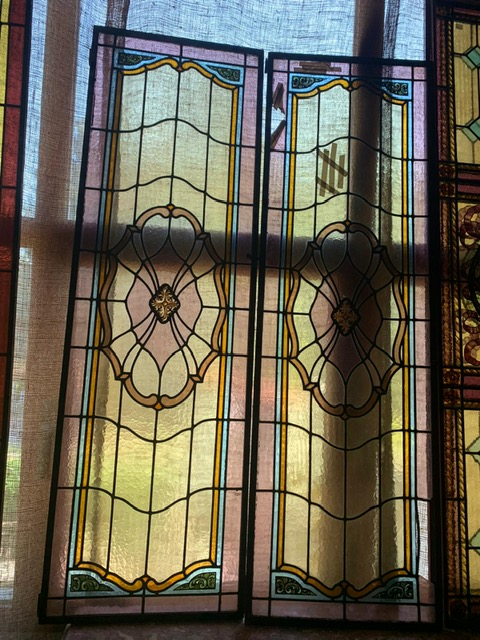 pan356 - coppia di vetrate colorate liberty, misurano cm L 46 x H 146