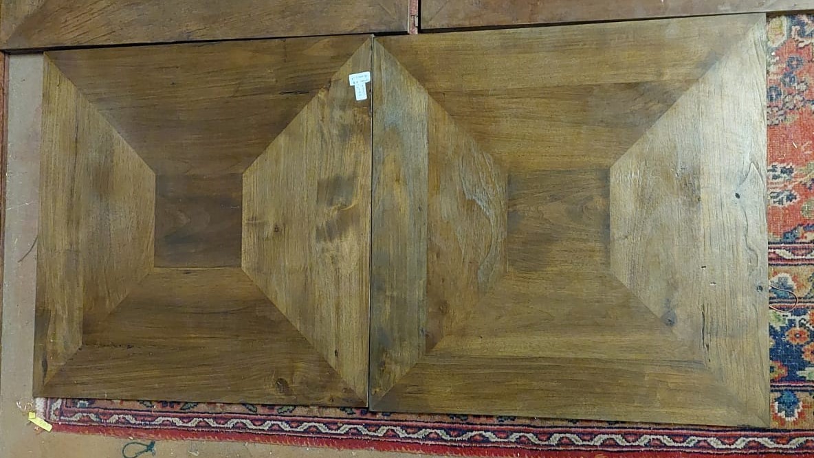 darp201 - walnut and poplar floor, available 55 m2, meas. 65 x 65 x 1.9 cm