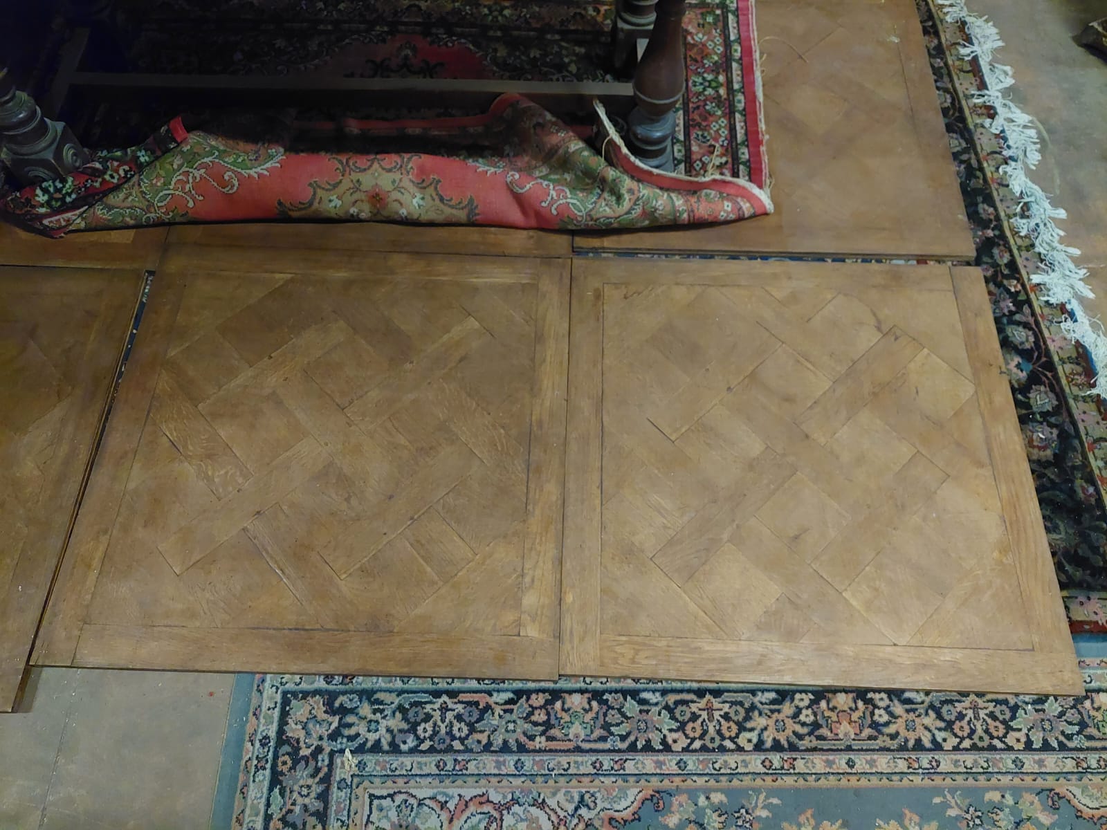 DARP205 - 26 m2 of Versailles oak flooring, 18th century, size 99 x 99 x D 2.5 