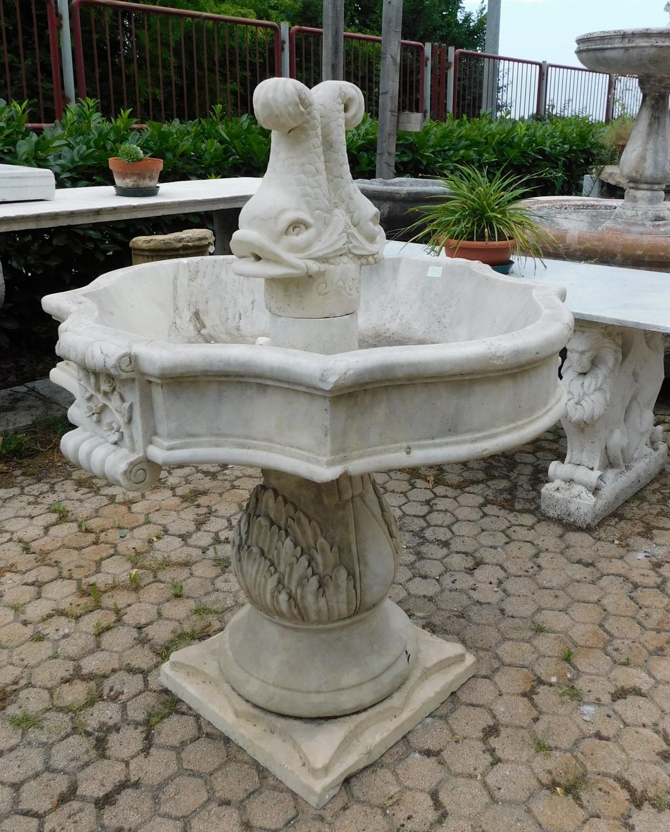 dars274 fountain in white marble,meas. 100 x 100 h cm 125 tot