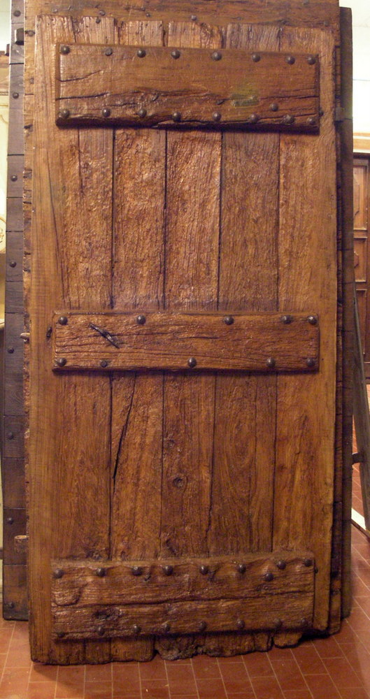 ptcr293 door larch  with  bands et nails,  size. cm88 x 185 h
