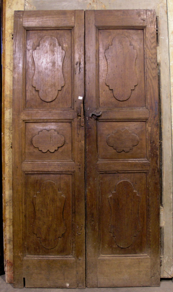 ptir328 una porta in castagno pannellata, mis. cm 100 x h cm 196 x 3