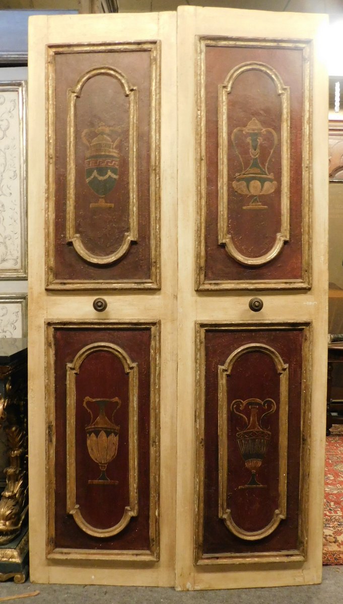 ptl369 coppia di porte laccate, '600, centro Italia, mis. cm 125 x h 238 cm