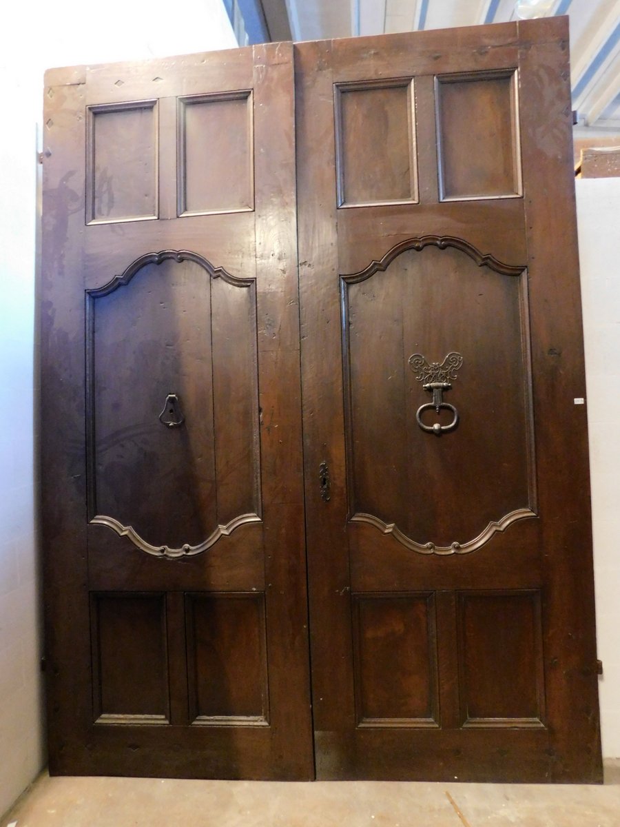 ptn072 - entrance door, Piedmont walnut,cm 222 x 305