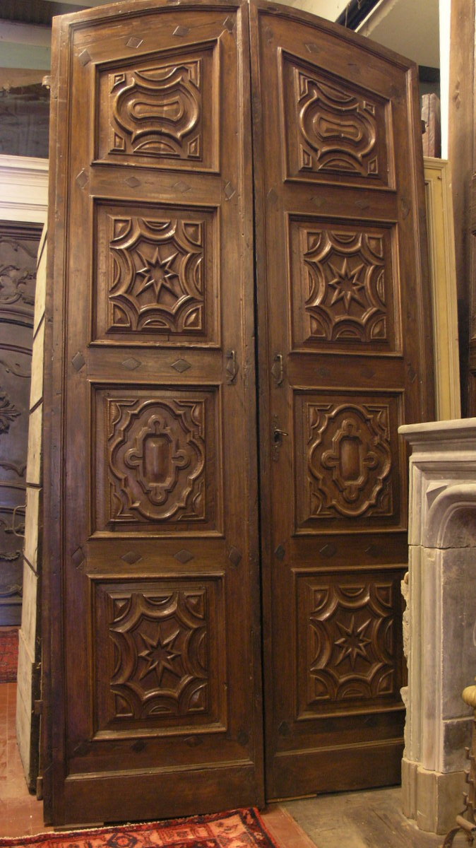 ptci449 carved antique door. age1700 walnut Piemontese, meas. h cm295 x 140