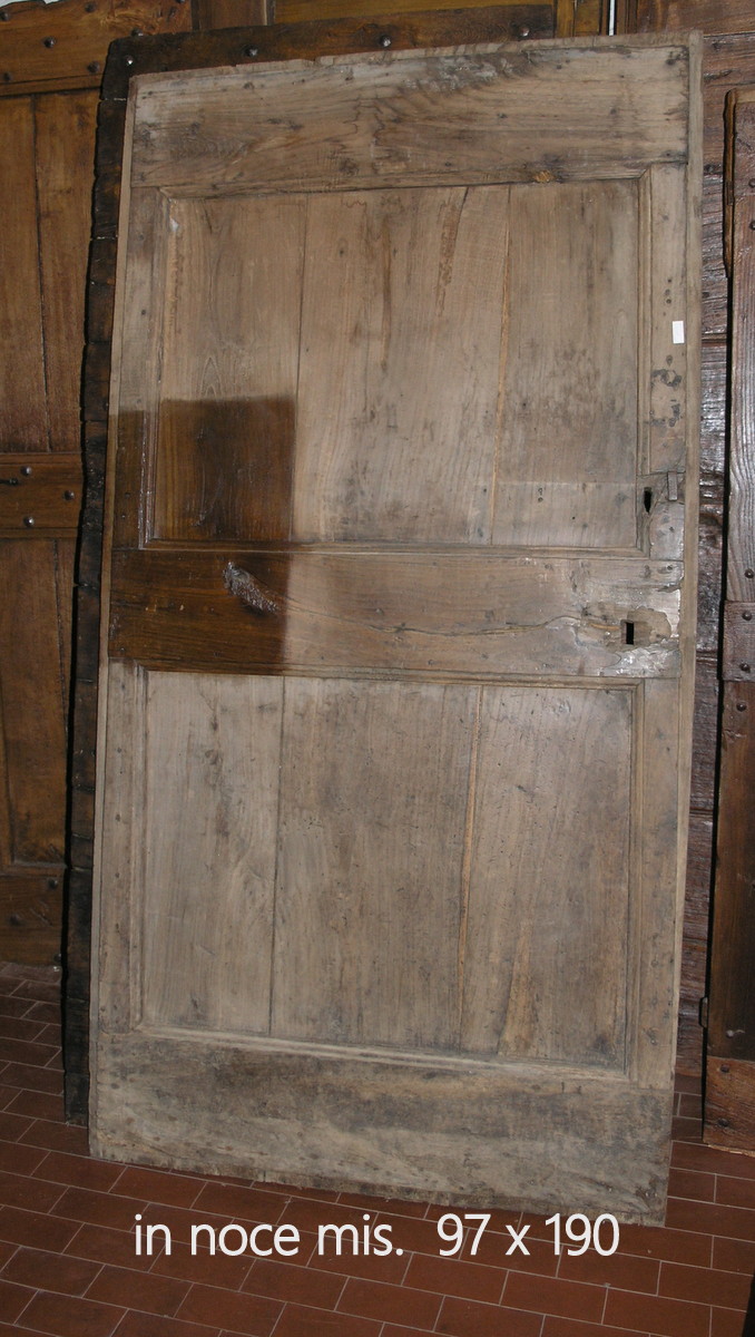 ptir389  porta in noce con fasce chiodate,mis. cm 97 x 190