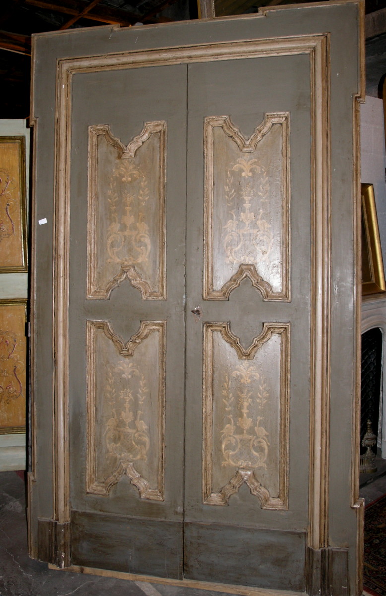 ptl 399 a lacquered door, age '600  , meas. max. H cm240 x 146 cm,