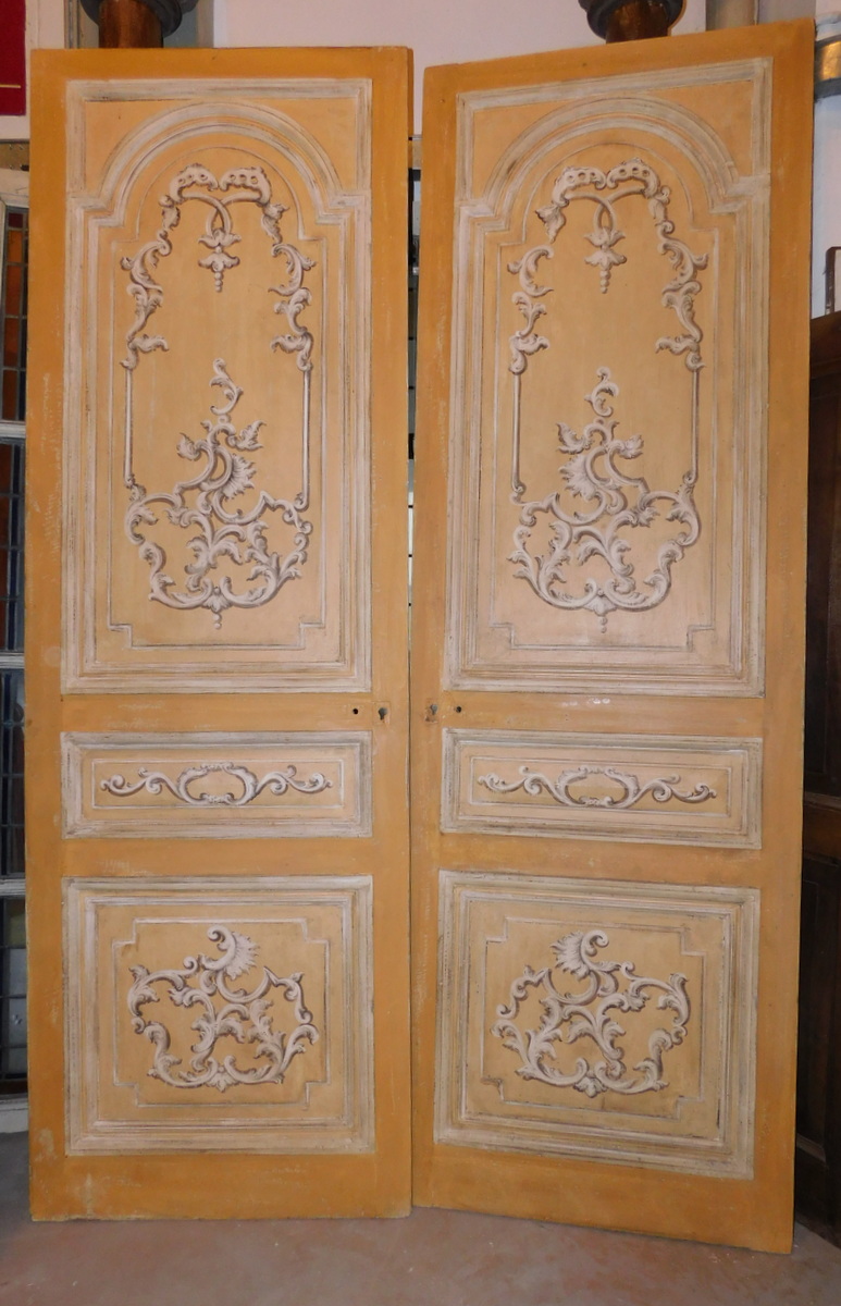 ptl424 n.2 lacquered doors, aged '700  h.270 x 87 cm
