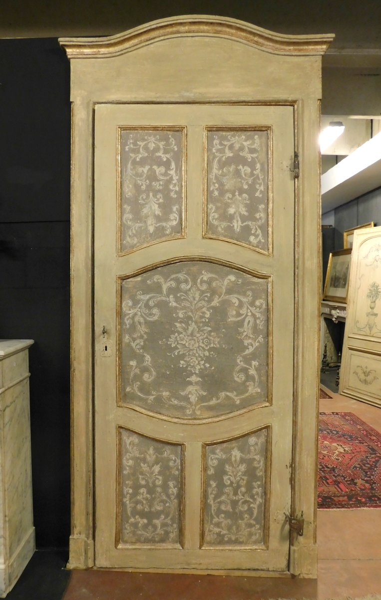 A ptl464 lacquered door '700,h cm 265 x 130 max witch frame