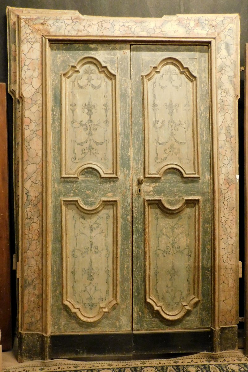 Aptl470 deux portes laquées du 18ème siècle,h cm 252 x 175 larg. max