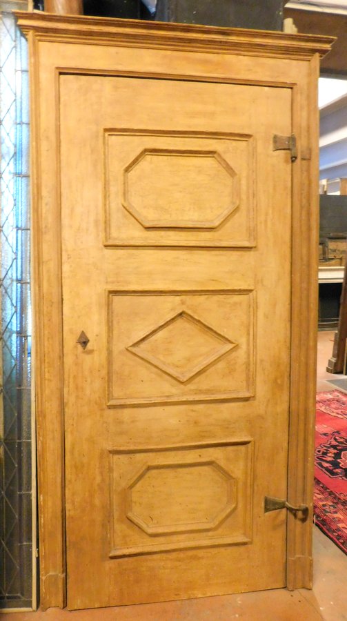 A ptl499 - lacquered door with frame, cm l 115 x h 229