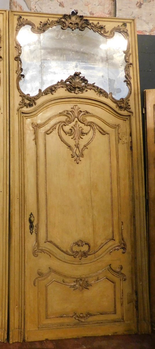 A pts690 - n. 2 lacquered baroque doors, measuring max cm W 136 x h 315