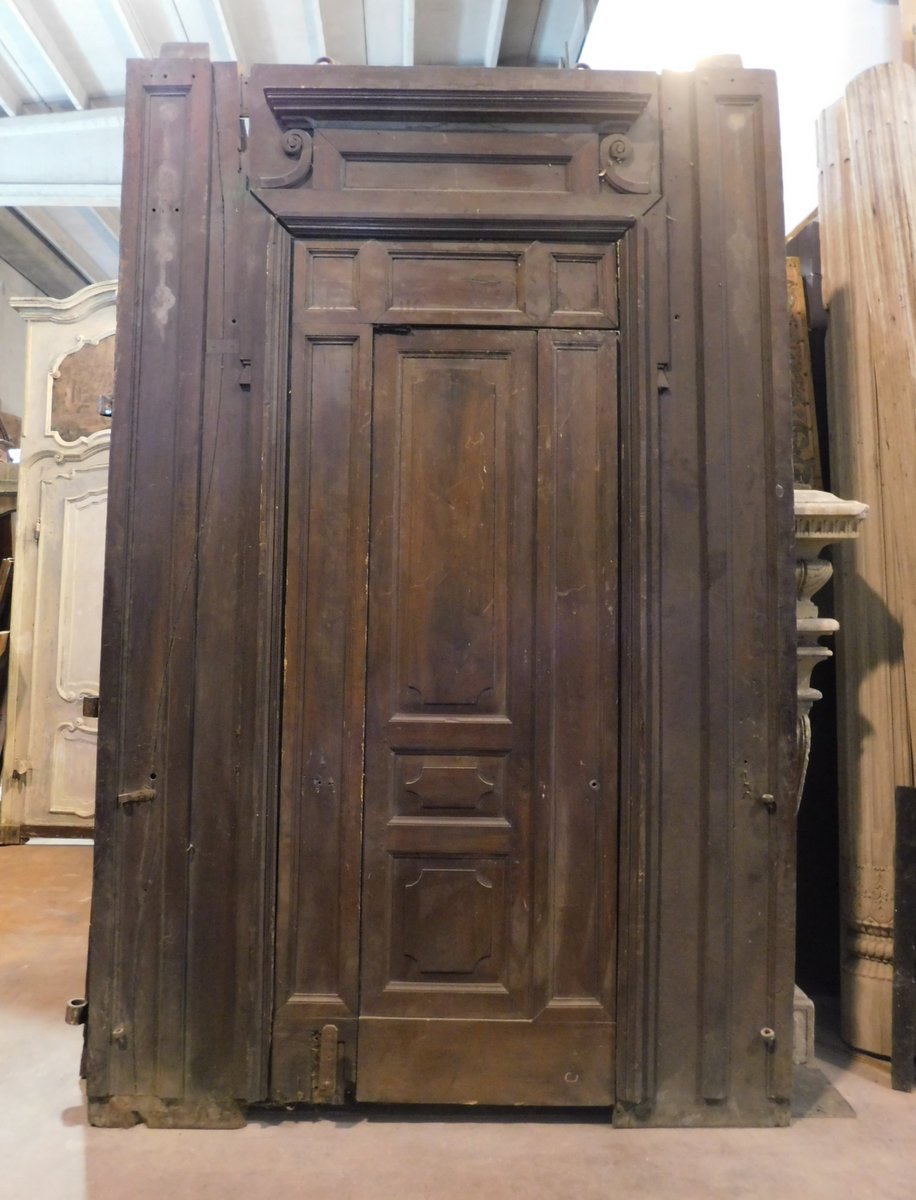 A ptn243 - walnut door, period '800, total size cm 195 x h 305