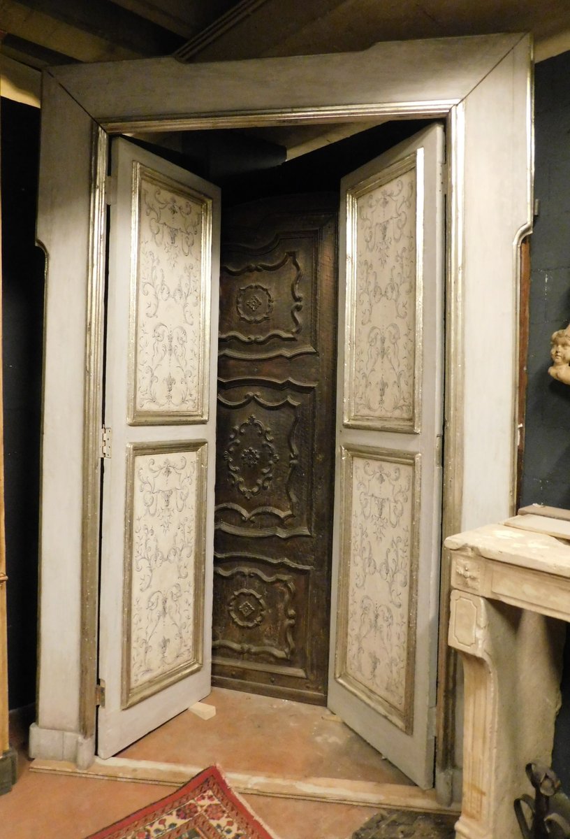 A pts715 - n. 3 doors with painted frame, eighteenth century, cm w 200 x h 285
