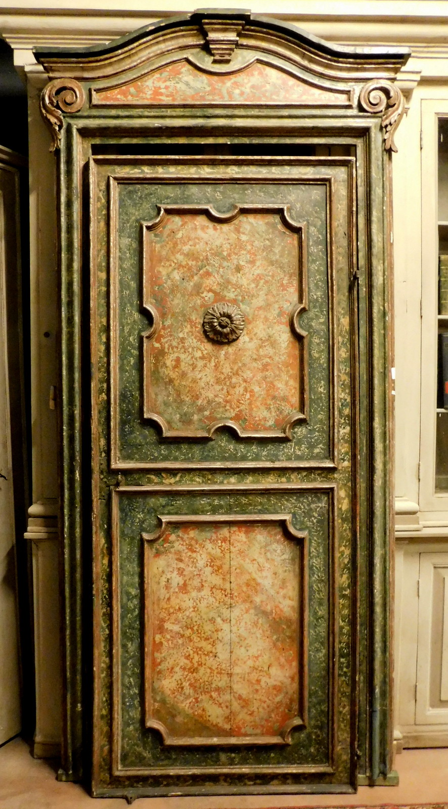 A ptl522 - door in silver lacquer, period '600, cm l 123 x h 260