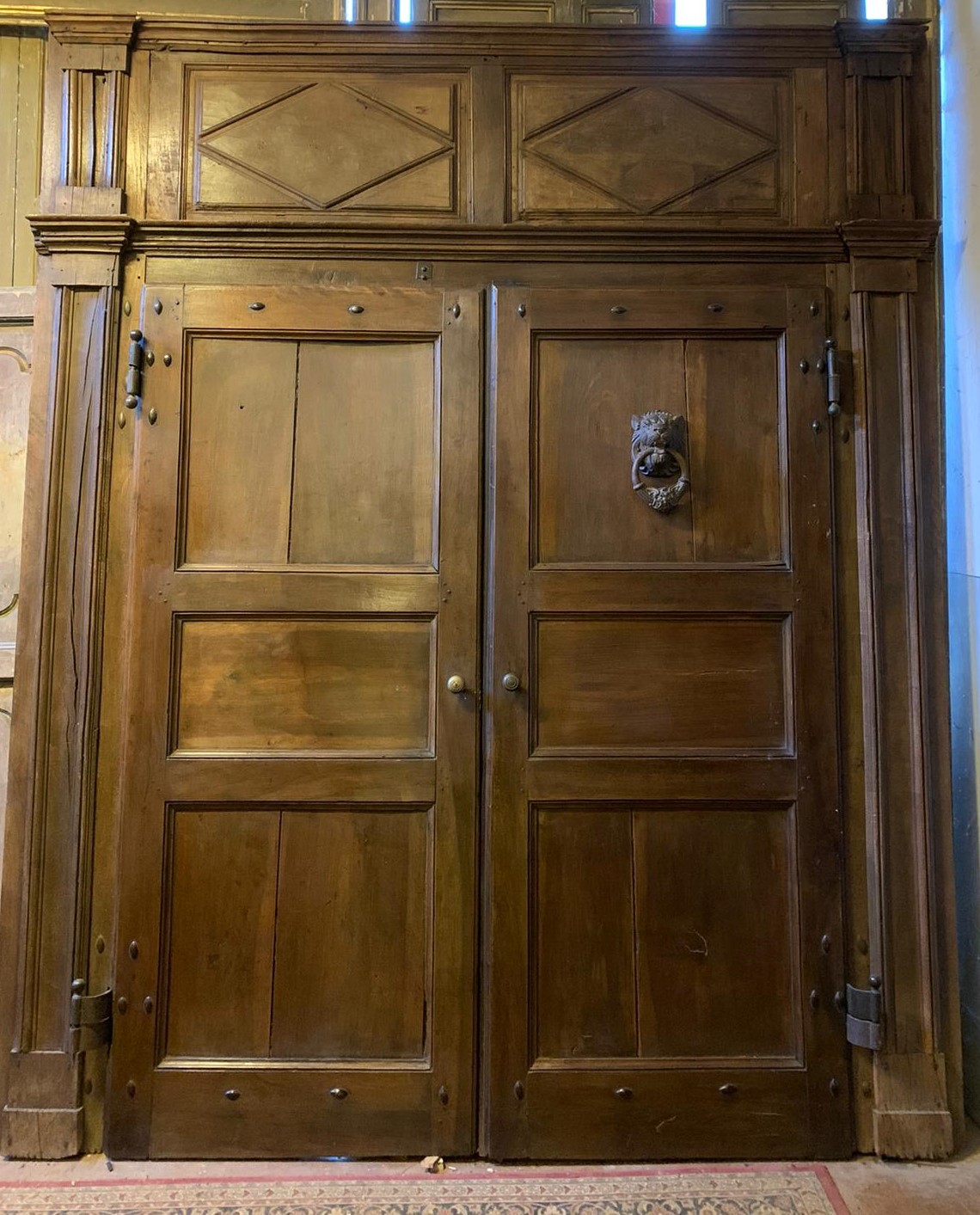 ptn246 - walnut door complete with its portal, cm w 256 x h 311