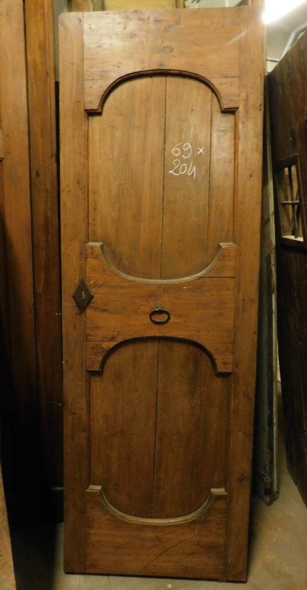 A ptir439 - rustic door in poplar wood, 18th century. measures w 69 x h 204