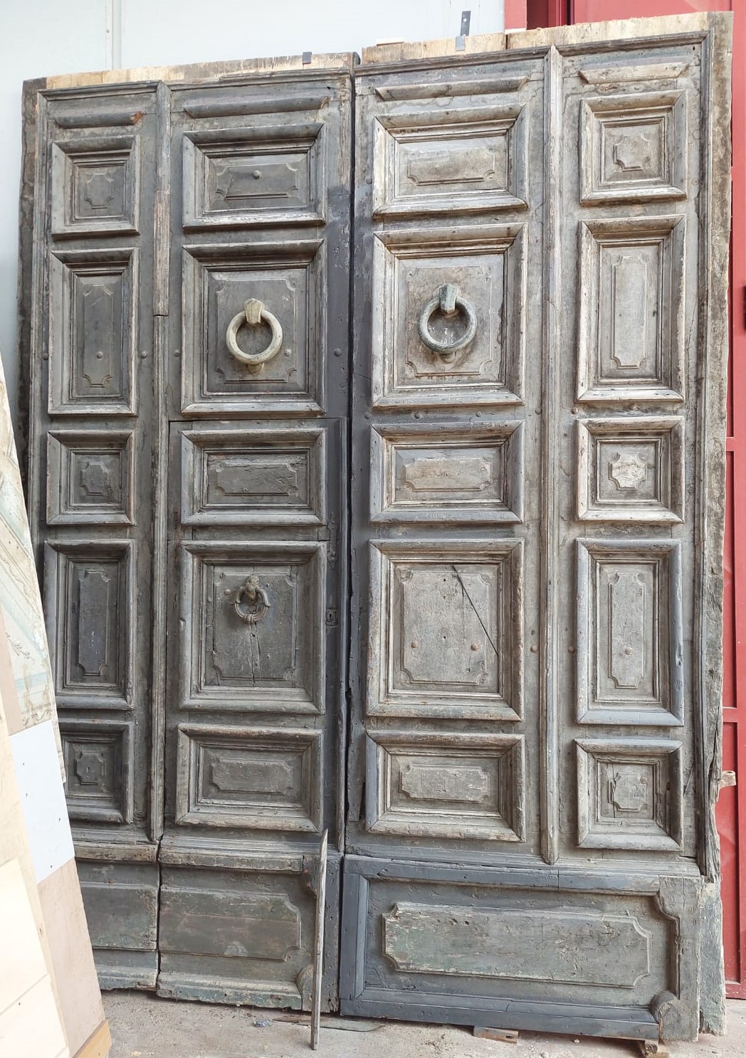 ptn262 - walnut door, 17th century, meas. max cm w 245 x h 330