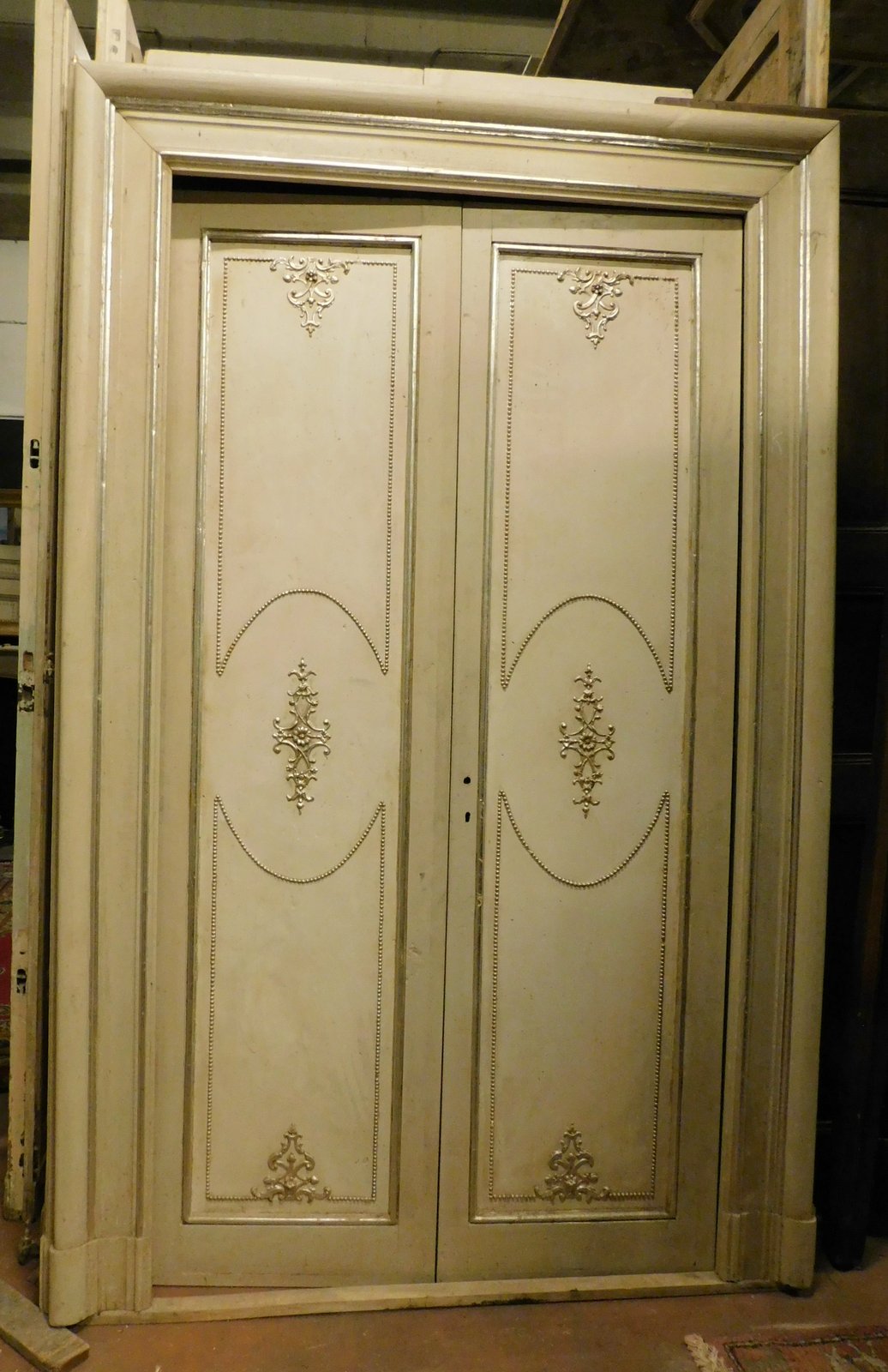 ptl232 n. 2 ivory and silver lacquered doors, meas. 156 x h 240 cm  